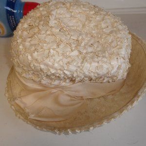Vintage ladies hat off white straw like roll brim